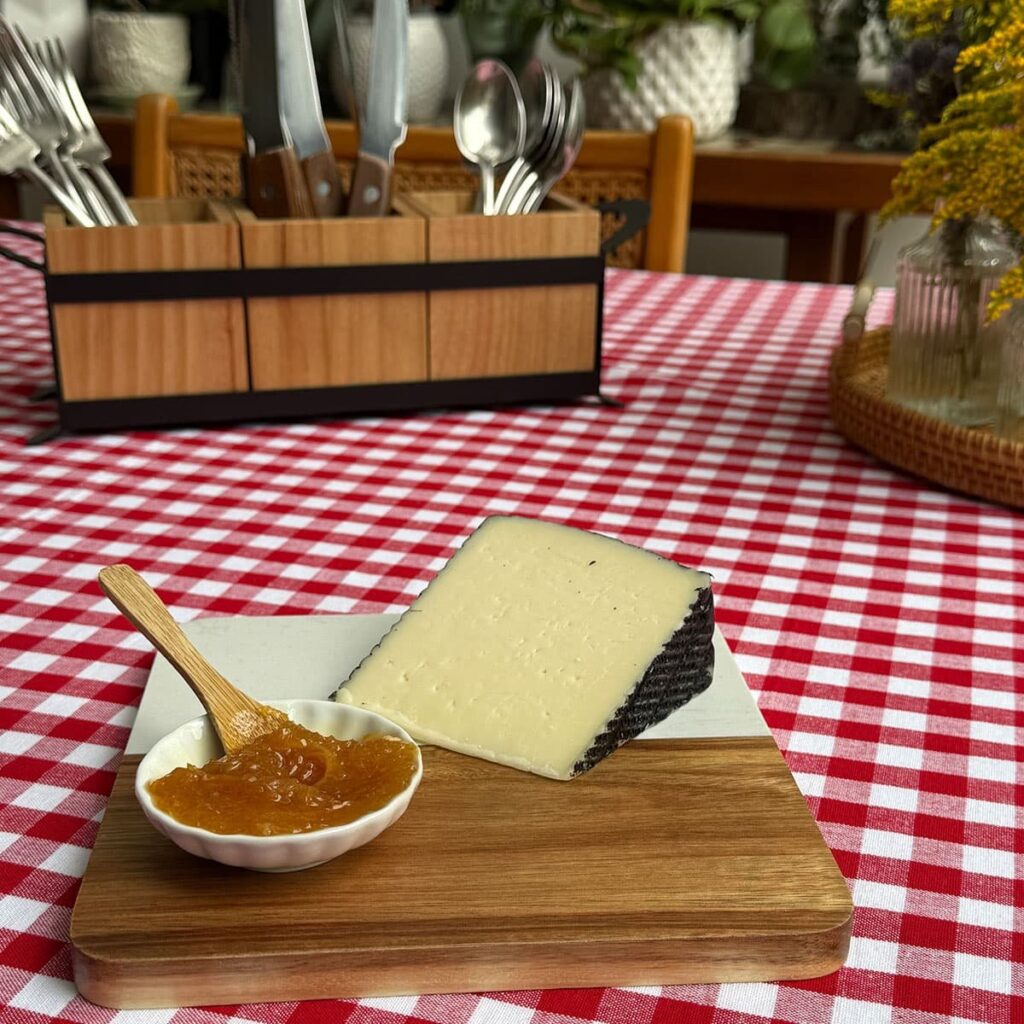 Tabla Cuadrada de madera y marmol
