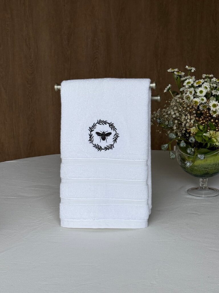 Toallas de Mano Bordado Abeja Negro (Gift box)