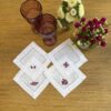 Posavasos blancos calados con bordado guinda