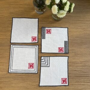 Servilletas de cóctel bordadas en negro y rojo